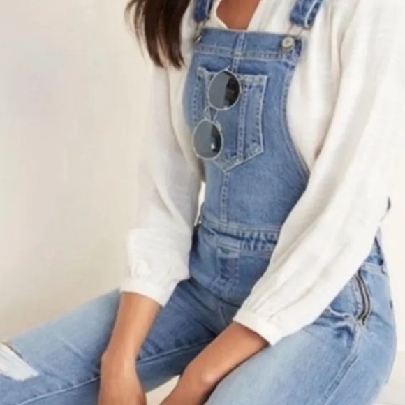Old Navy Women's Bib Overalls Size 10 Light Wash Distressed Side Zip - Picture 1 of 10
